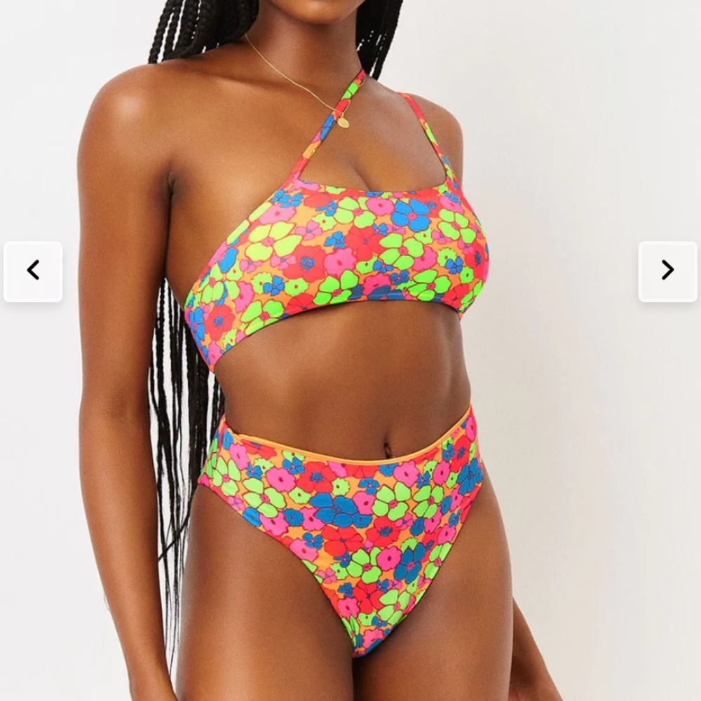 Frankie’s groovy bikini